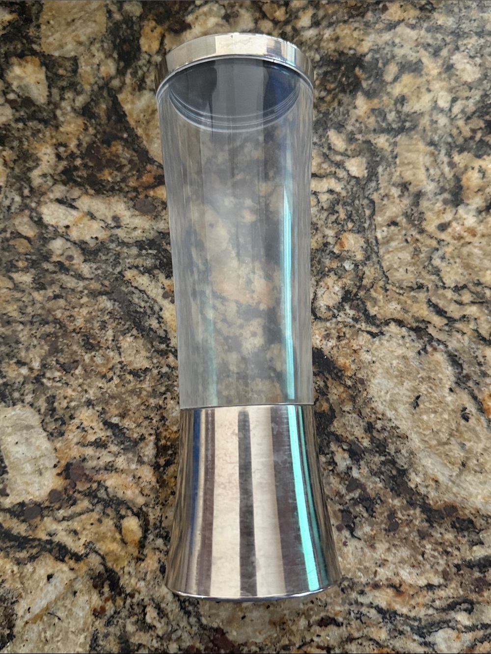 Pampered Chef Acrylic Salt Grinder with Silver Lid